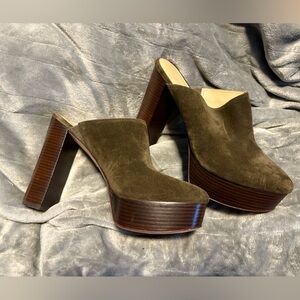 Veronica Beard Maren Platform Clog in olive green Suede size 10